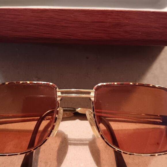 Bevel Women's Geometric Tortoise Shell Gold Tone SUN GLASSES - Picture 2 of 6